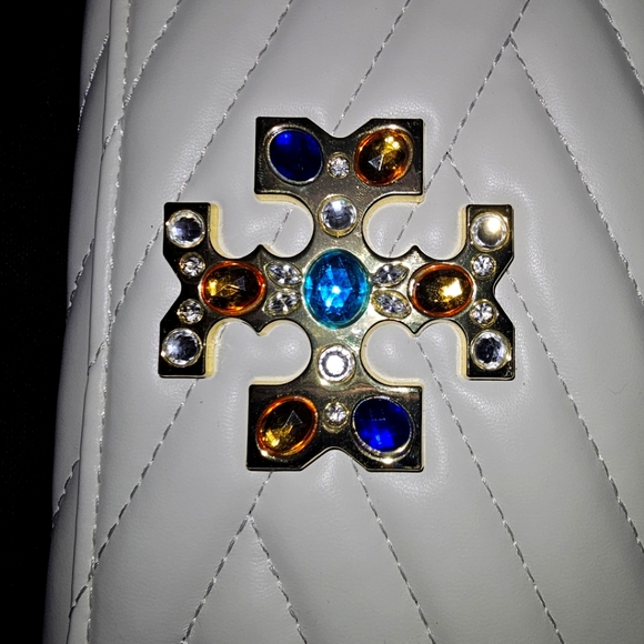 White Quilted Purse with Cross - Picture 5 of 5